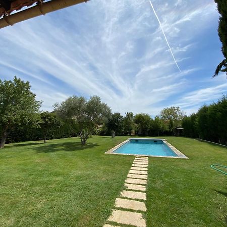 Studio En Provence Avec Piscine La Barben Exterior photo
