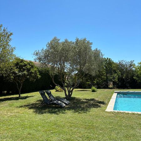 Studio En Provence Avec Piscine La Barben Exterior photo
