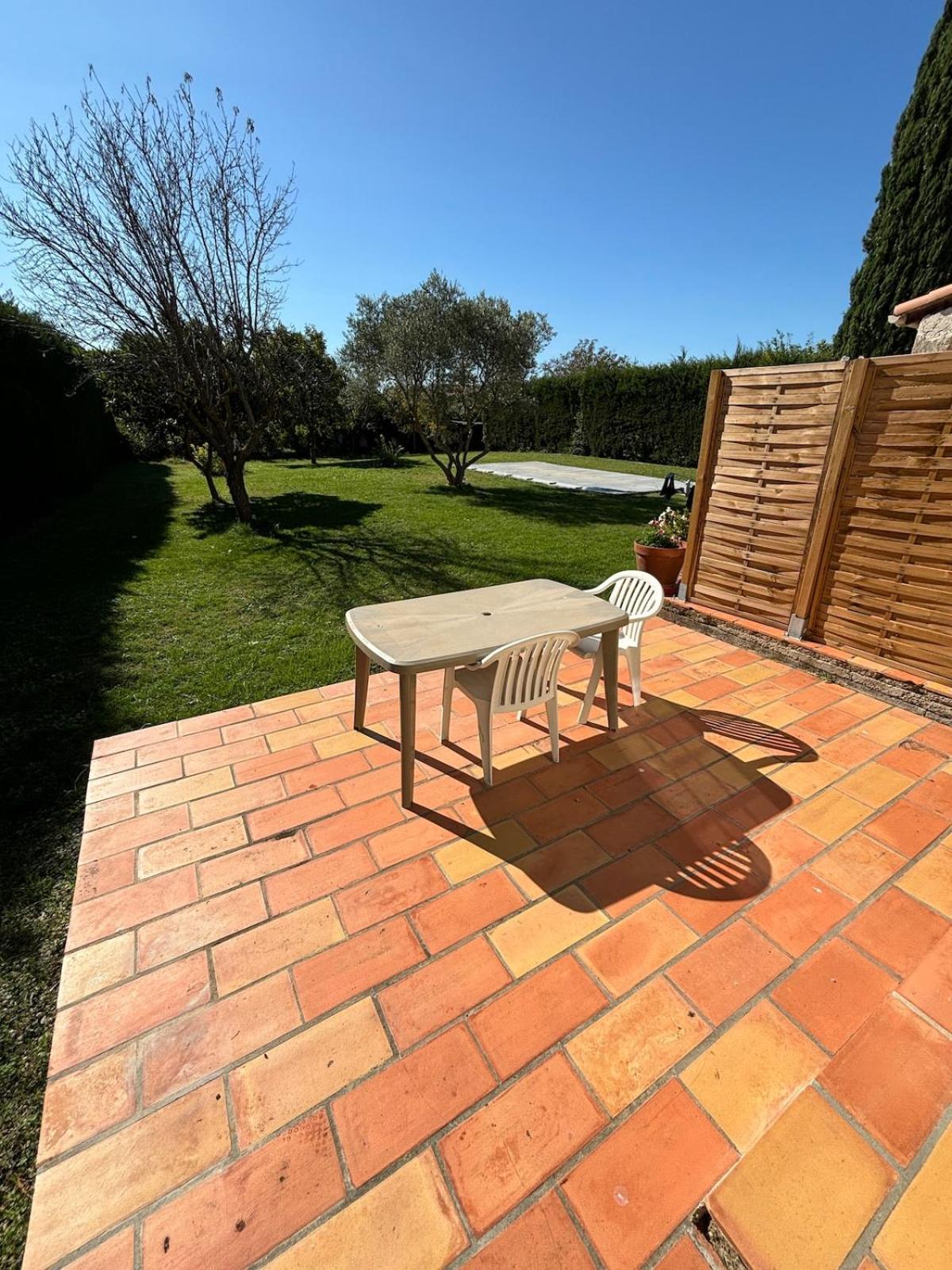 Studio En Provence Avec Piscine La Barben Exterior photo