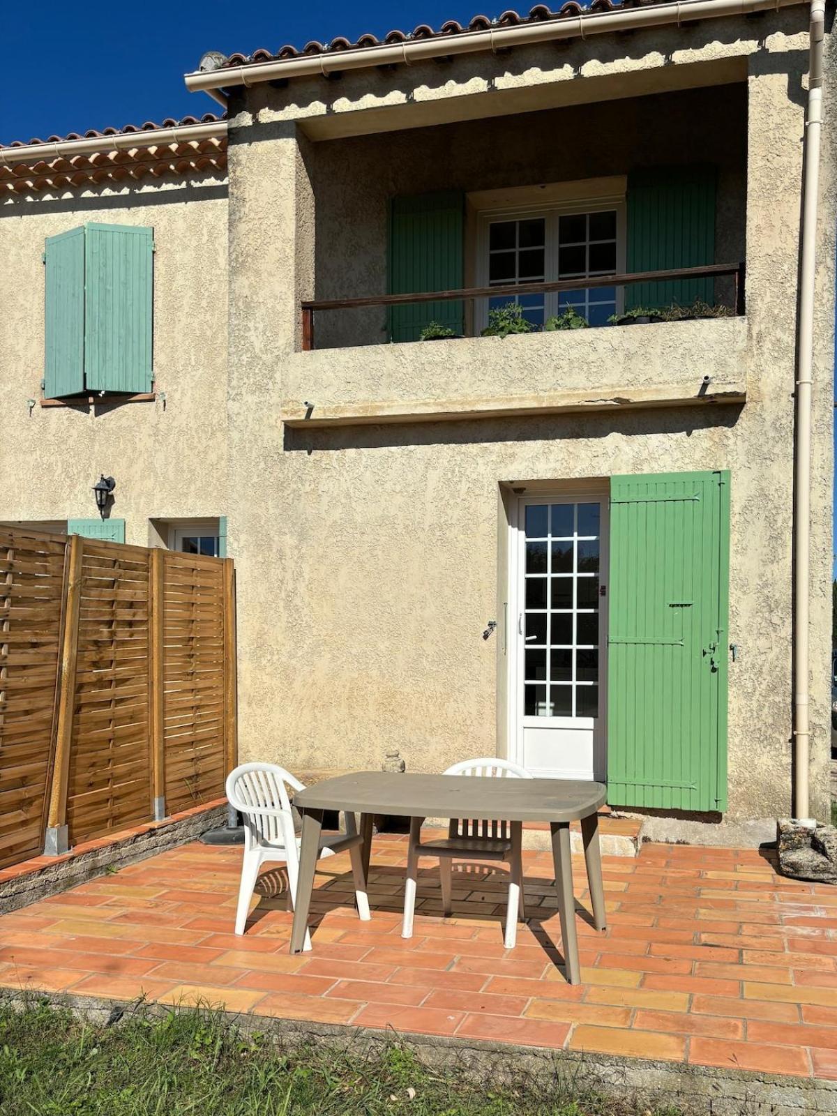 Studio En Provence Avec Piscine La Barben Exterior photo